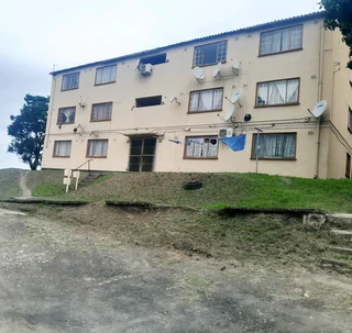 Neat and spacious 2 bedroom flat for rent in Longcroft