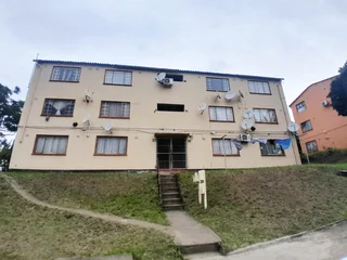 Neat and spacious 2 bedroom flat for rent in Longcroft