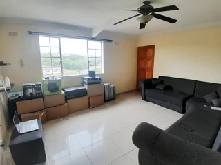 Neat and spacious 2 bedroom flat for rent in Longcroft