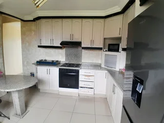 Neat and spacious 2 bedroom flat for rent in Longcroft