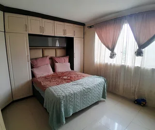 Neat and spacious 2 bedroom flat for rent in Longcroft