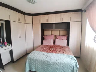 Neat and spacious 2 bedroom flat for rent in Longcroft