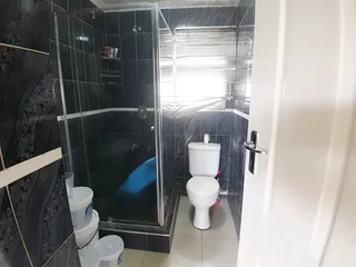 Neat and spacious 2 bedroom flat for rent in Longcroft