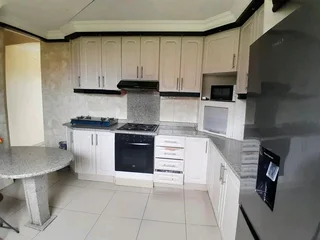 Neat 2 bedroom flat for sale in Longcroft