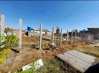 Taring, instant lawn, concrete, retaining wall and precast wall