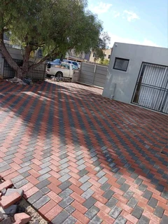 Taring, instant lawn, concrete, retaining wall and precast wall