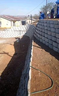 Retaining wall