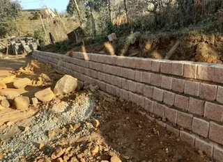 Retainer wall blocks