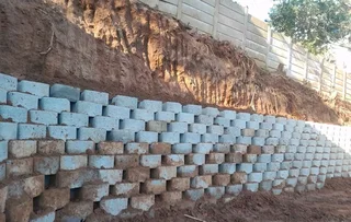 Retainer wall blocks