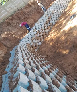 Retainer wall blocks