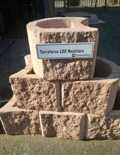 Retainer wall blocks installation