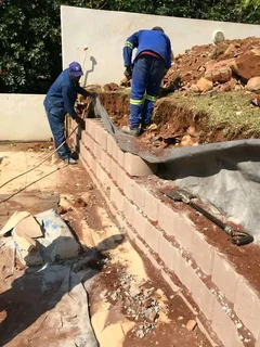 Retainer wall blocks installation