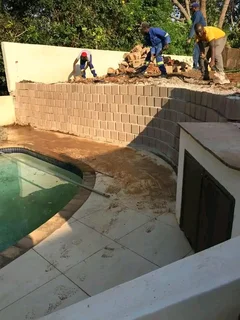 Retainer wall blocks installation