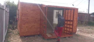 We do and installation Wendy house