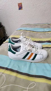 Adidas superstar size 8