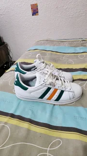 Adidas superstar size 8