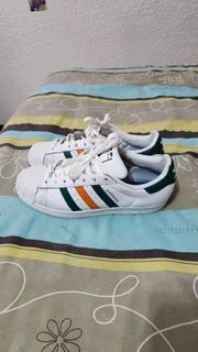 Adidas superstar size 8