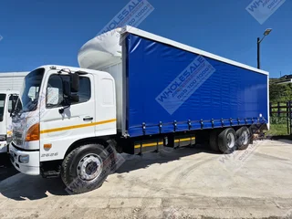 2015 Hino500 2626 double diff Tauntliner