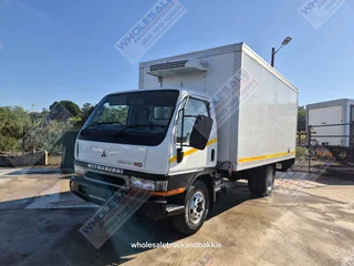 2005 MITSUBISHI CANTER HD Fridge unit