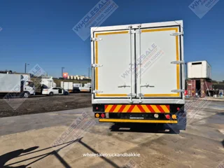2005 MITSUBISHI CANTER HD Fridge unit