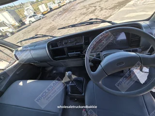 2005 MITSUBISHI CANTER HD Fridge unit