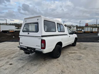 2018 Nissan Np300 2.0 Petrol with brand new canopy