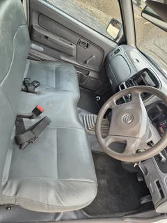 2018 Nissan Np300 2.0 Petrol with brand new canopy