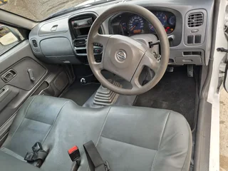 2018 Nissan Np300 2.0 Petrol with brand new canopy