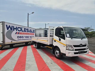 2014 hino 300 915