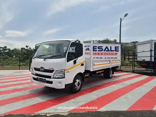 2014 hino 300 915