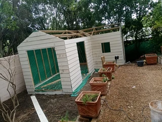 Wendy house And Nutec house for sale