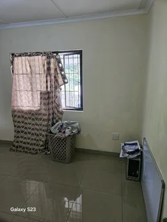 GRANNY COTTAGE TO LET KHARWASTAN CHATSWORTH