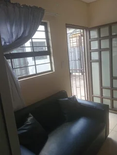 2 BED FOR SHARING AVAILABLE IMMEDIATELY AT GLENWOOD