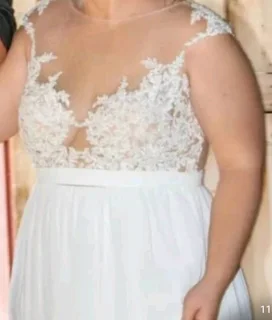 Beautiful Softwhite Wedding Dress - Size 14