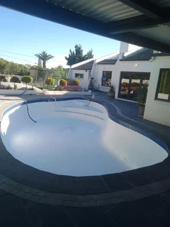 Swimming pool fibreglass linig and relining
