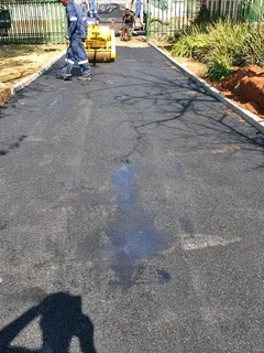 TARRING DRIVEWAYS