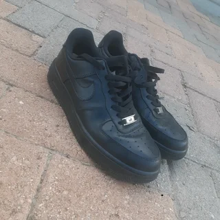 MUST GO NOW! All-Black Nike Air Force 1 Clean & Fresh