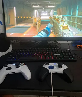 Xbox Series S &#43; 2 controllers