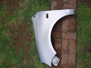 polo bujwa/polo vivo left fender