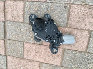polo 6 tailgate/boot wiper motor