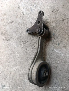 Ford bantam /fiesta engine mounting R550