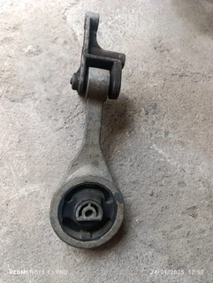 Ford bantam /fiesta engine mounting R550