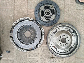 Ford figo 1.5 3 cylinder flywheel and clutch kit