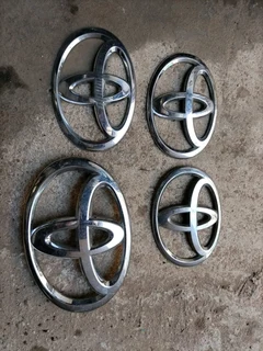 Toyota badges