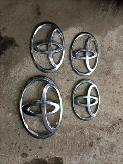 Toyota badges