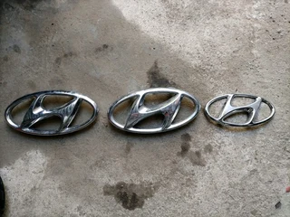 Hyundai badges