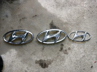 Hyundai badges