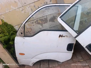 Kia k2700 doors