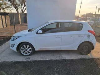 Hyundai i20 1.4 engine code : G4fa stripping for spares