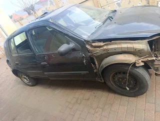 Renault Clio 2 stripping for spares